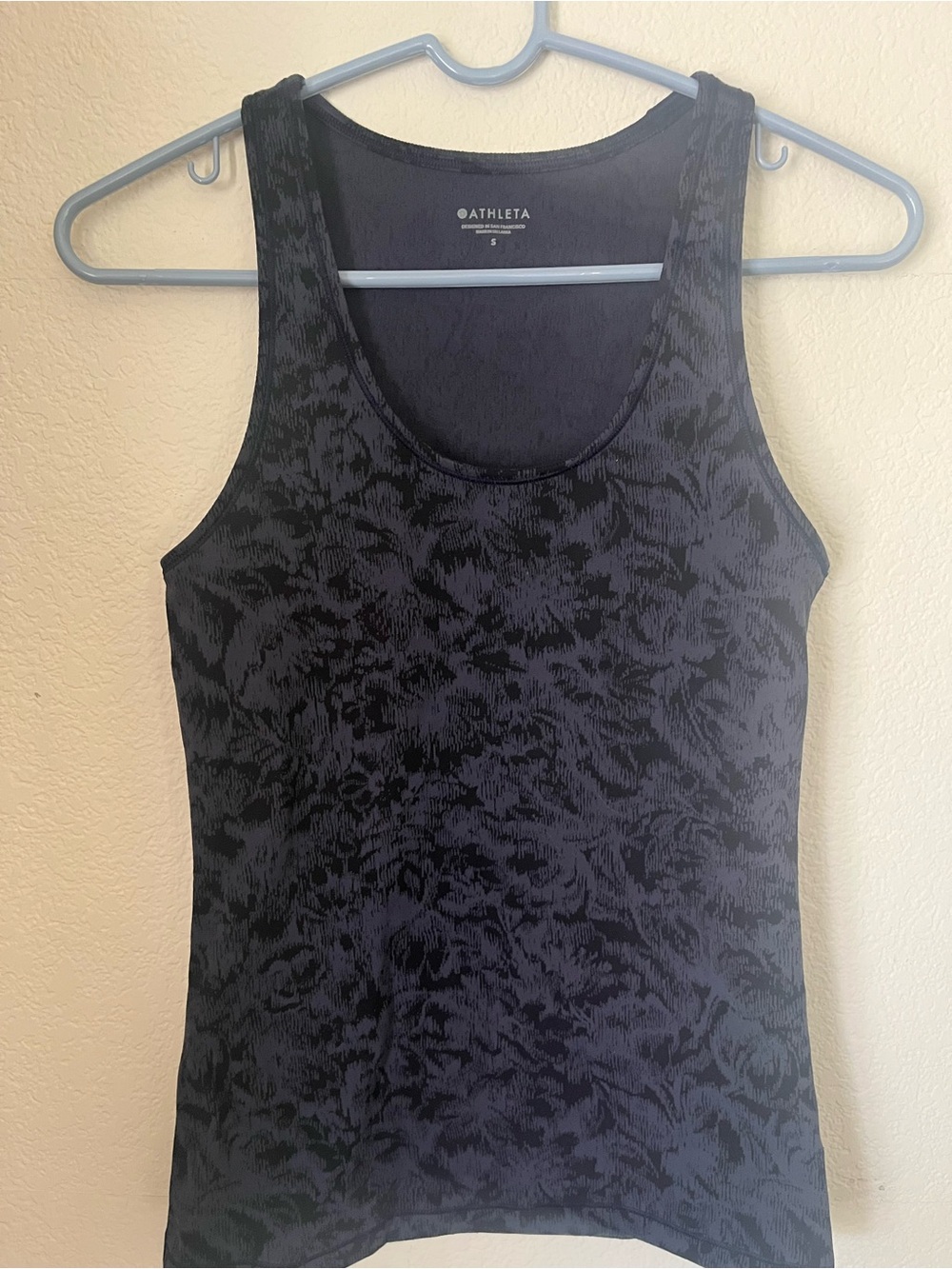 Athleta Dark Navy Floral Scoop Tank - Picture 4 of 8